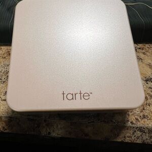 Tarte Amazonian Clay powder.  Light - medium